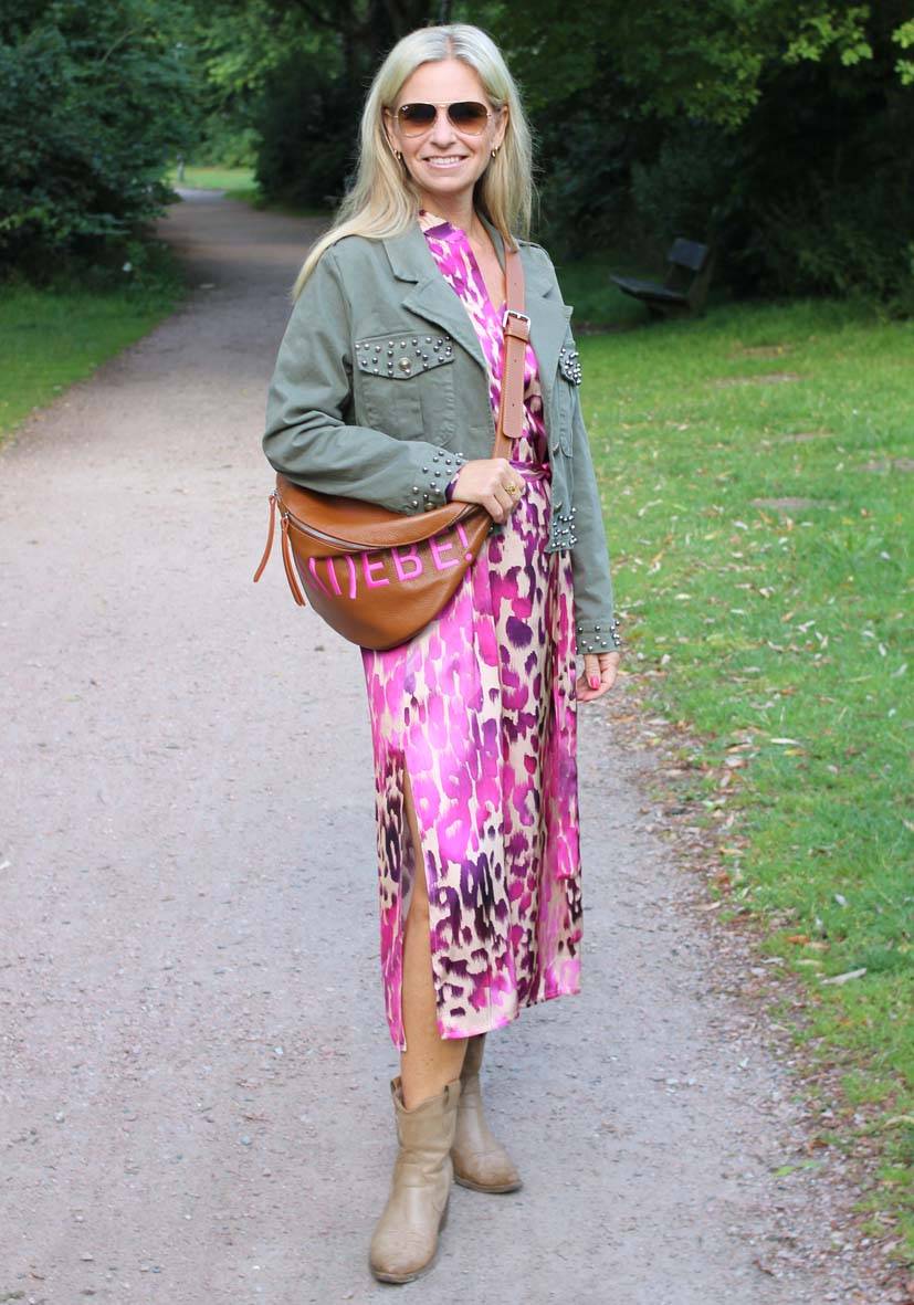 Miss Goodlife Dress Pink Leo Midi Limitierter Zeitrabatt