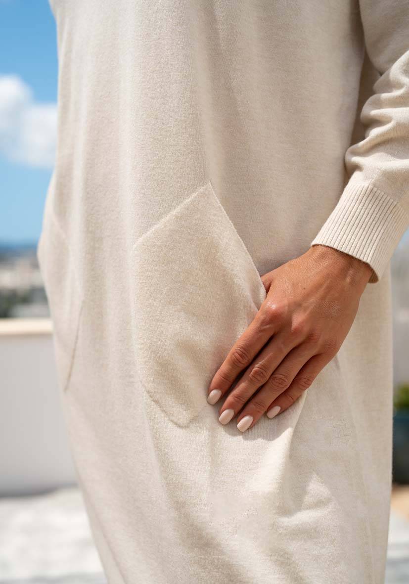 Miss Goodlife Dress Knitted V-Neck with pockets – creme Lagerräumung