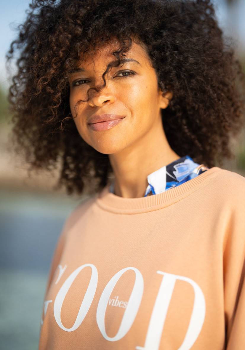 Miss Goodlife Roundneck Good Vibes – puder Begrenztes Angebot