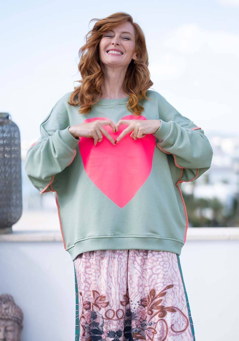 Miss Goodlife Roundneck Big Heart – almond Vatertagsangebot