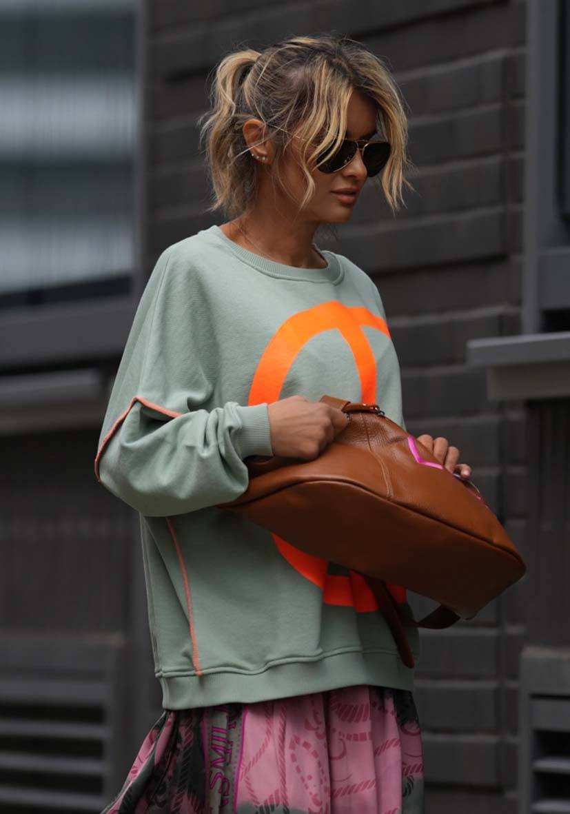 Miss Goodlife Roundneck Peace – almond Jubiläumsangebot