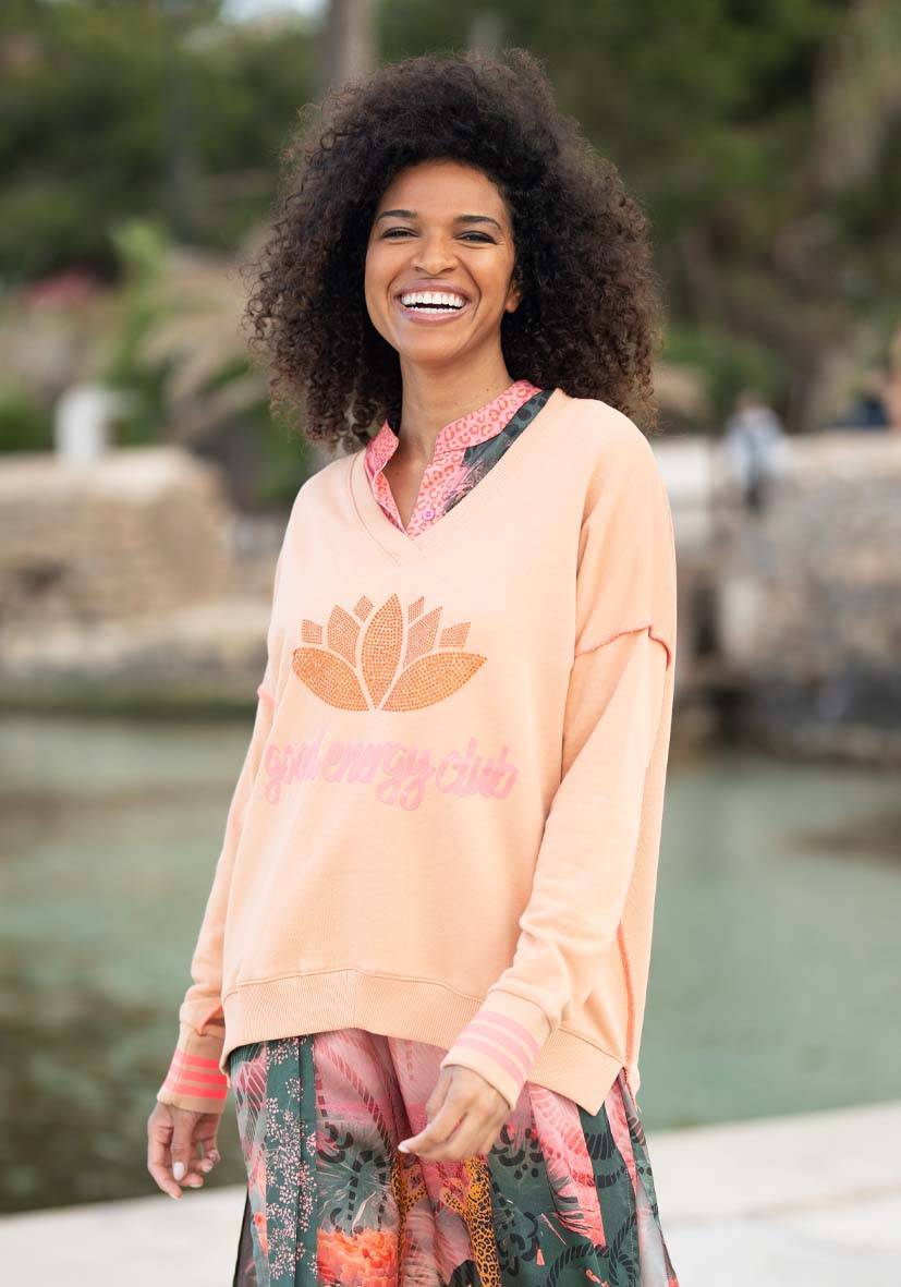 Miss Goodlife V-Neck Good Energy Namasté Strass – puder Im Verkauf
