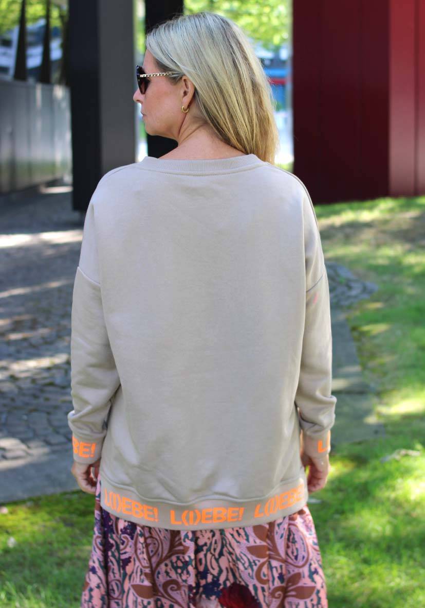 Miss Goodlife V-Neck L(i)ebe – sand Sonderangebot