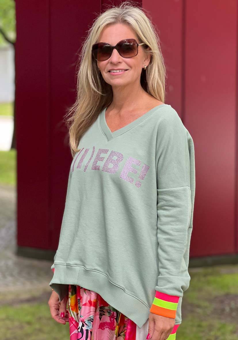 Miss Goodlife V-Neck L(i)ebe Strass – almond Rabatt