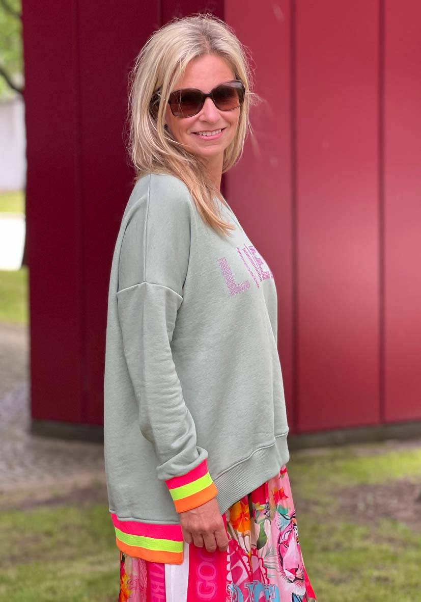 Miss Goodlife V-Neck L(i)ebe Strass – almond Rabatt