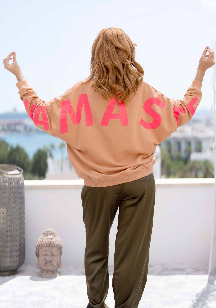 Miss Goodlife Roundneck Double Namasté Strass – puder Versandkostenfrei
