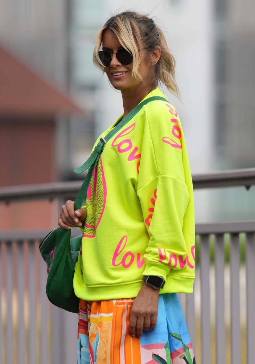 Miss Goodlife Roundneck Love Heartface Strass – neonyellow Weihnachtsangebot