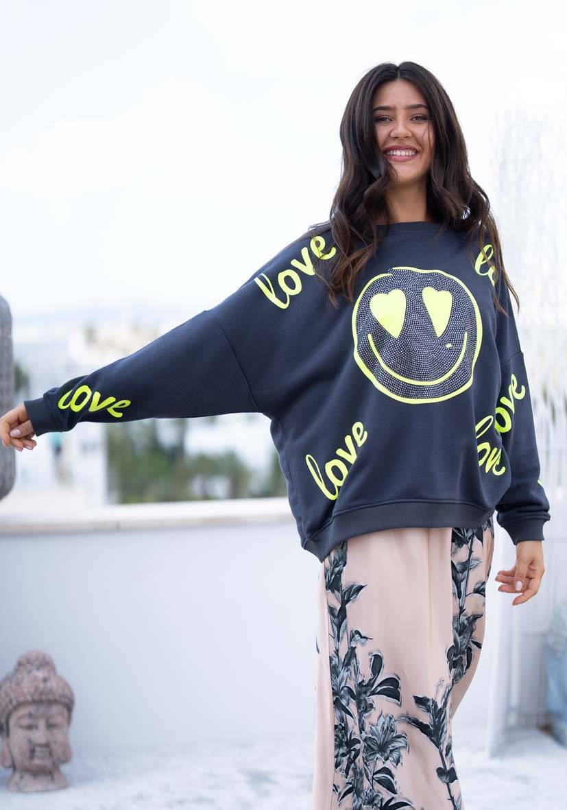 Miss Goodlife Roundneck Love Heartface Strass – anthracite Osterangebot