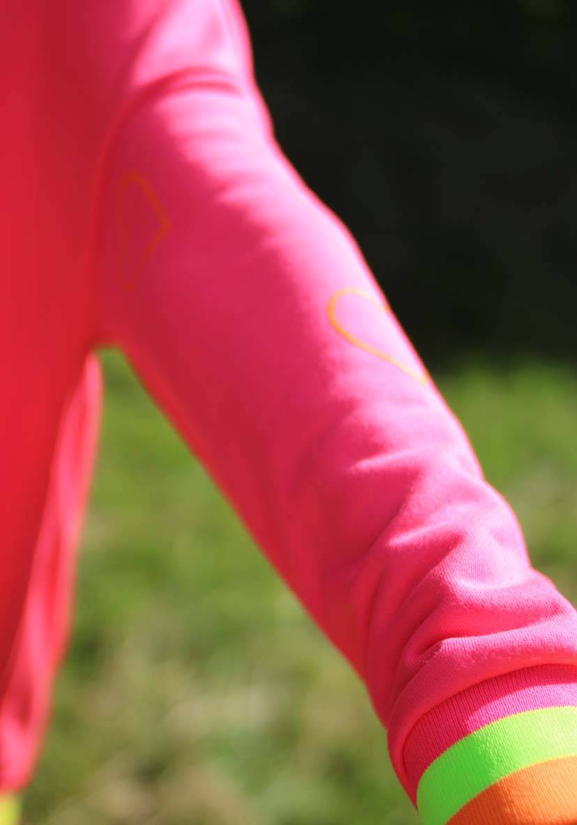 Miss Goodlife V-Neck L(i)ebe Hearts – neonpink Muttertagsangebot