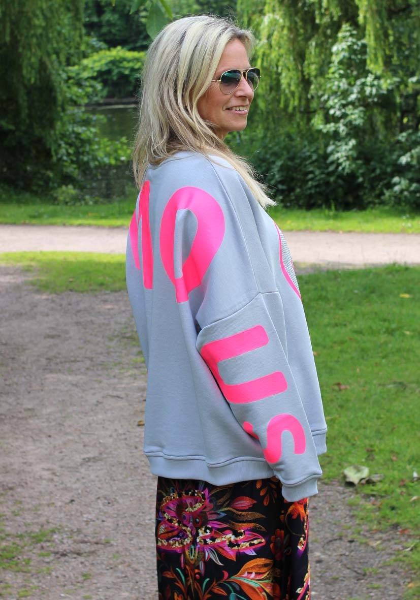 Miss Goodlife Roundneck Heartface Famous Strass – grey Vatertagsangebot