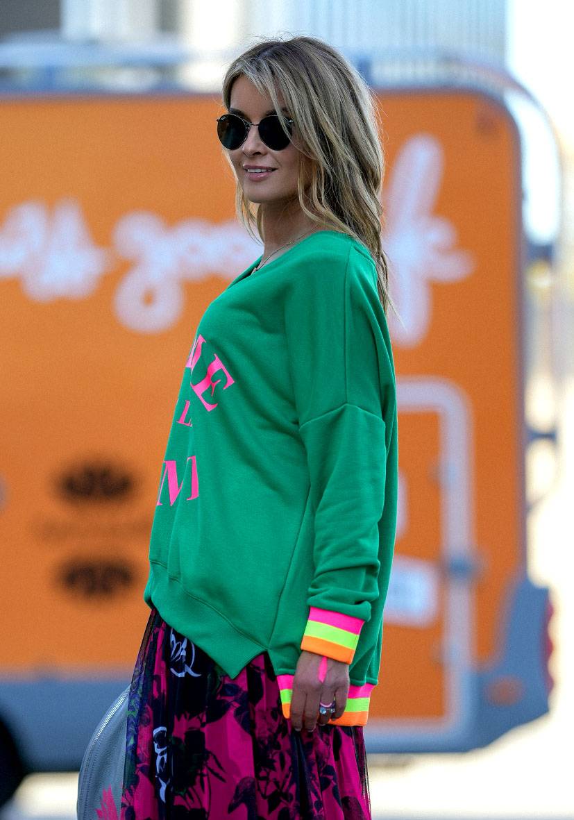 Miss Goodlife V-Neck Crème de la Crème – green/neonpink Letzte 3 Tage