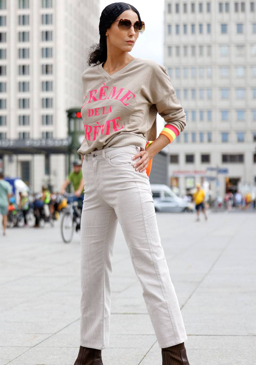 Miss Goodlife V Neck Crème de la Crème – sand/neonpink JETZT KAUFEN