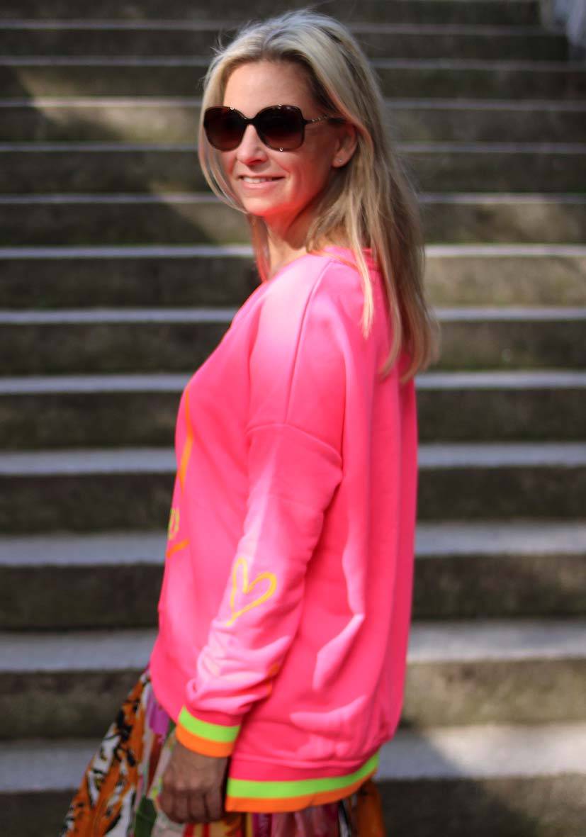 Miss Goodlife V-Neck Smile Ibiza – neonpink Letzte 2 Tage