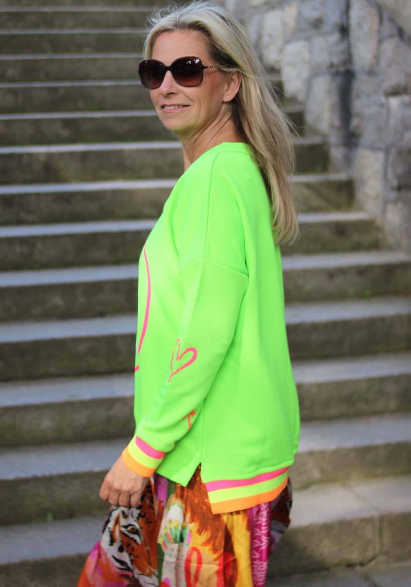 Miss Goodlife V-Neck Smile Ibiza – neongreen Letzter Tag