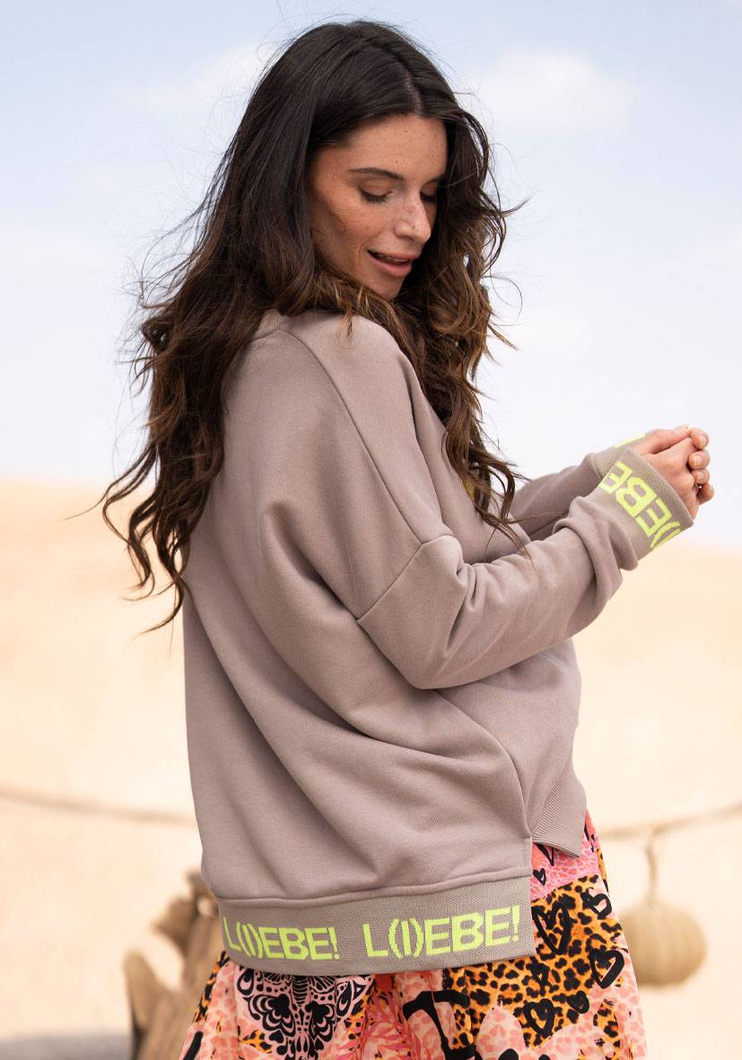 Miss Goodlife V-Neck L(i)ebe Strass – sand/neonyellow Super Rabatt