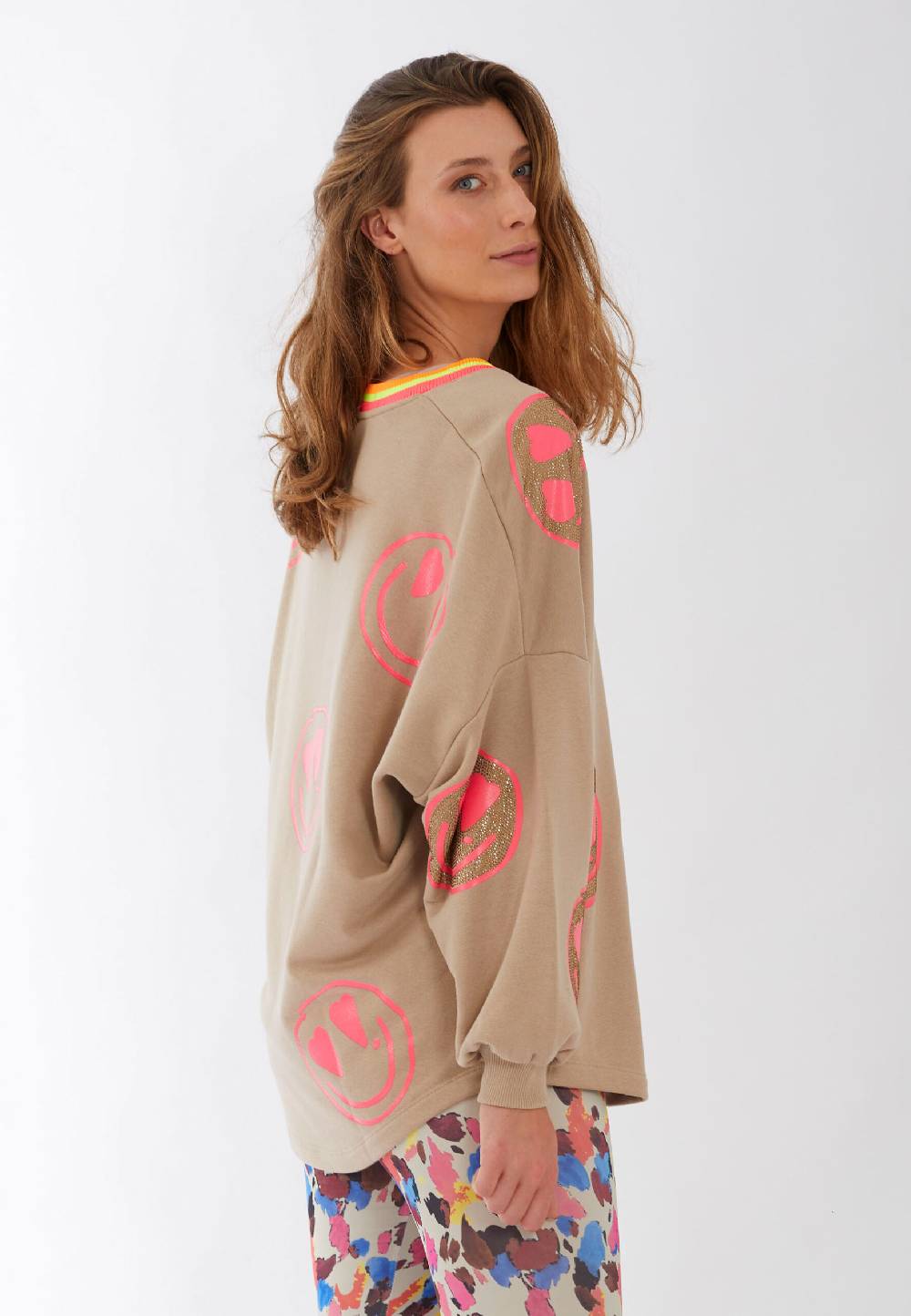 Miss Goodlife V-Neck Heartface Strass – sand Fabrikpreis