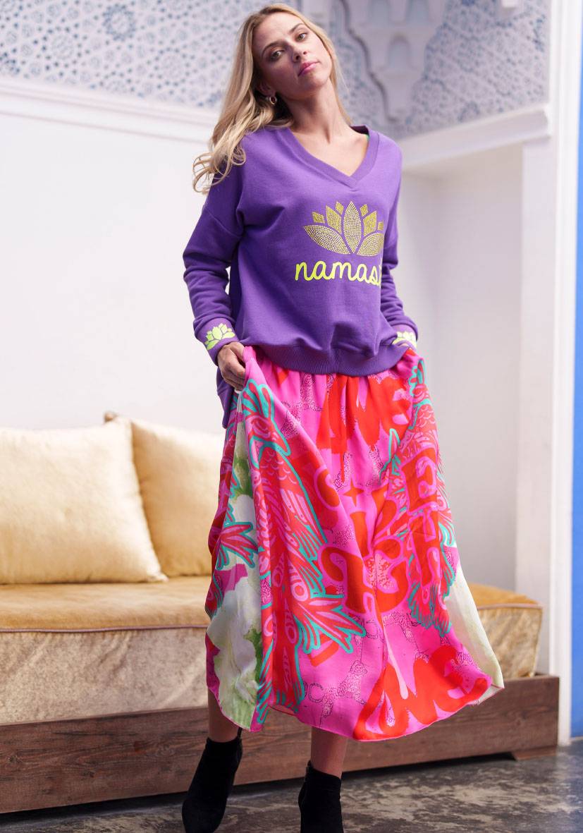 Miss Goodlife V-Neck Namasté mit Strass – lilac/neonyellow Großer Ausverkauf