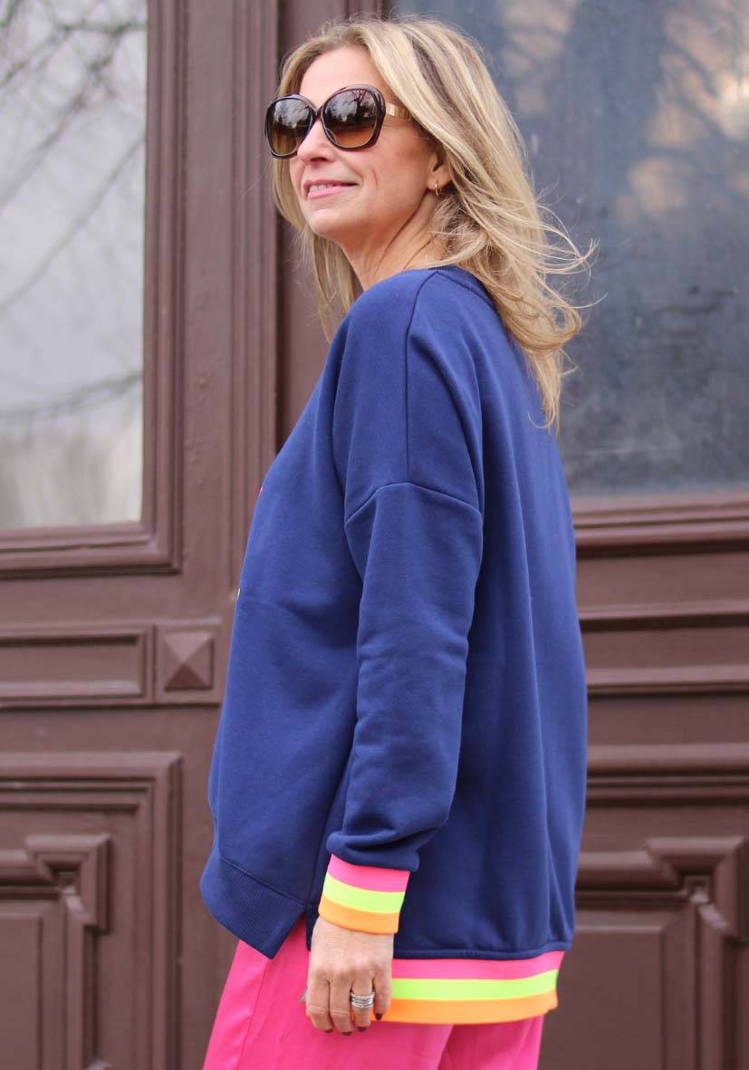 Miss Goodlife V-Neck Namasté – darkblue/neonpink/neonyellow Begrenztes Angebot