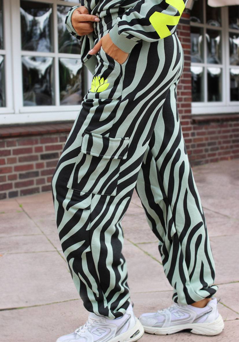 Miss Goodlife Pants Namaste Zebra – almond Jubiläumsangebot
