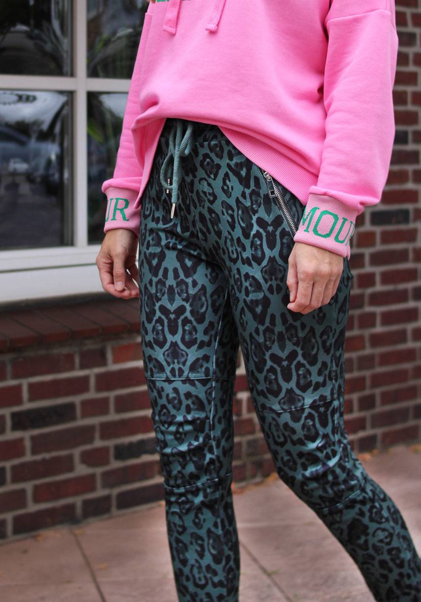 Miss Goodlife Jog-Pants Fancy Leo – green Blitzangebot