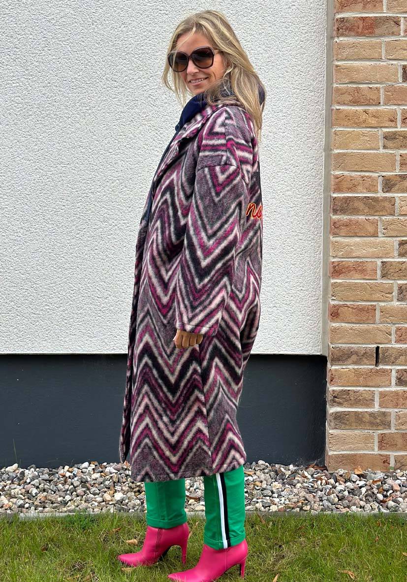Miss Goodlife Mantel Namasté Zig Zag – black/berry/sand Begrenzt auf 3 Tage
