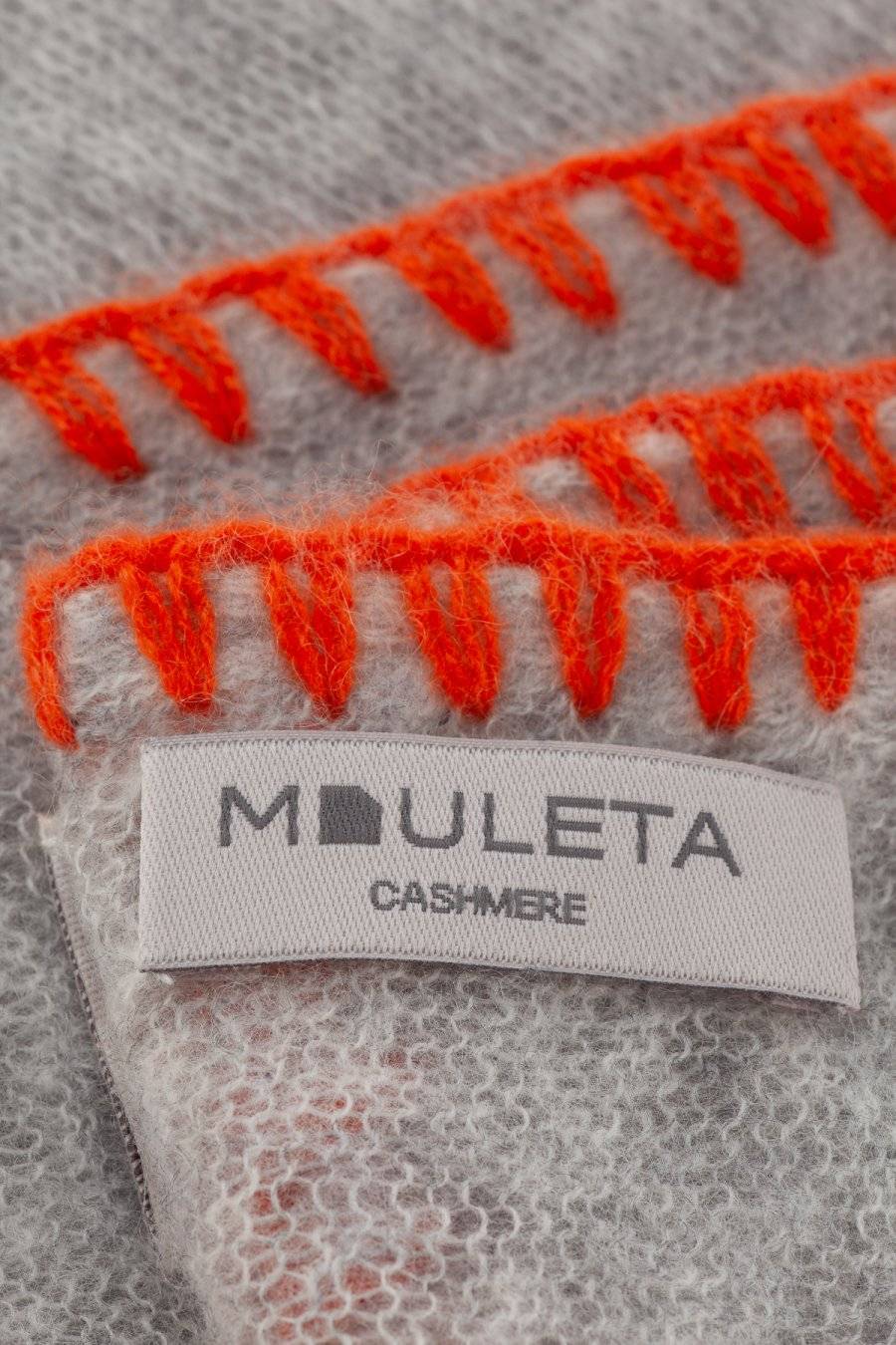 Mouleta Cashmere Schal | Colored Embroidery Border Zeitlich begrenztes Angebot