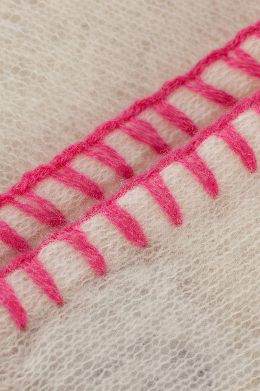 Mouleta Cashmere Schal | Colored Embroidery Border Saisonale Angebote