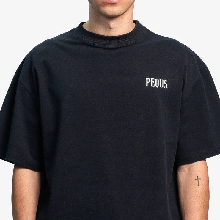 Pequs Chest Logo T-Shirt Sonderangebot der Fabrik