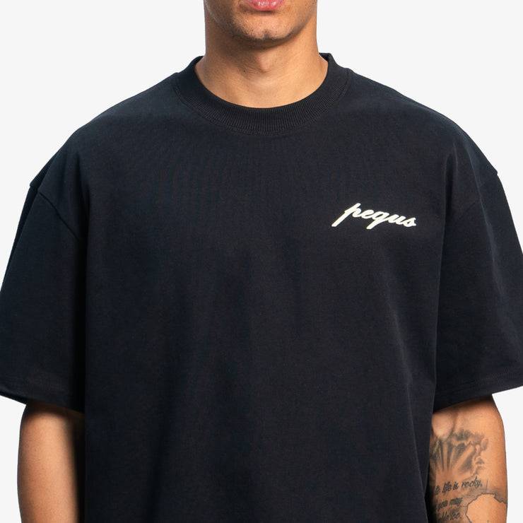 Pequs A Paradise Beach Club Back Logo T-Shirt 50% Rabatt mit kostenlosem Versand