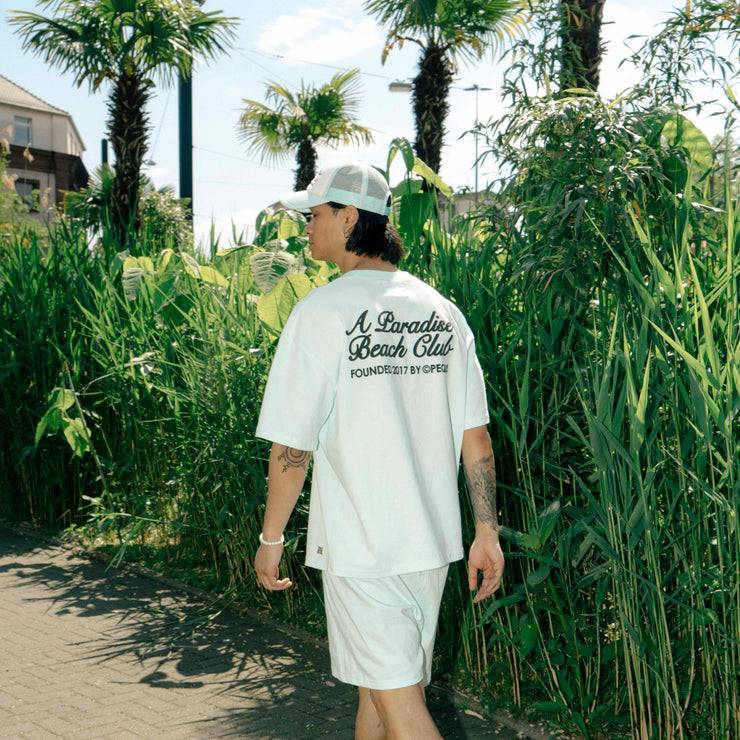 Pequs A Paradise Beach Club Back Logo T-Shirt Rabatte dieses Monats