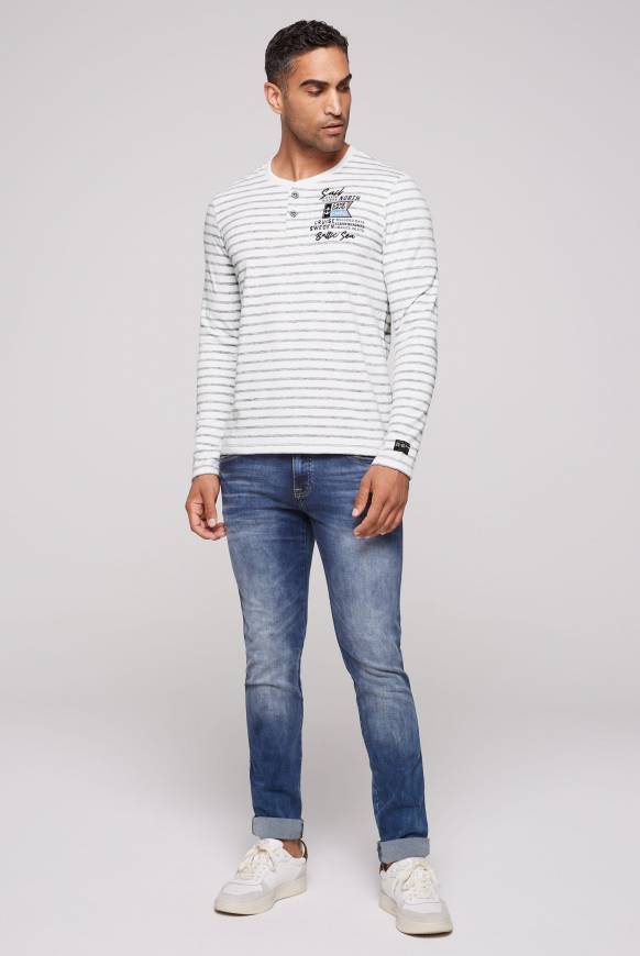 Soccx Gestreiftes Henley-Shirt mit Artwork opticwhite Letzter Tag