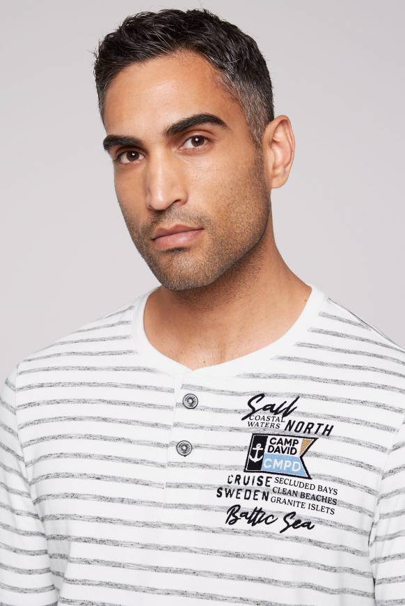 Soccx Gestreiftes Henley-Shirt mit Artwork opticwhite Letzter Tag