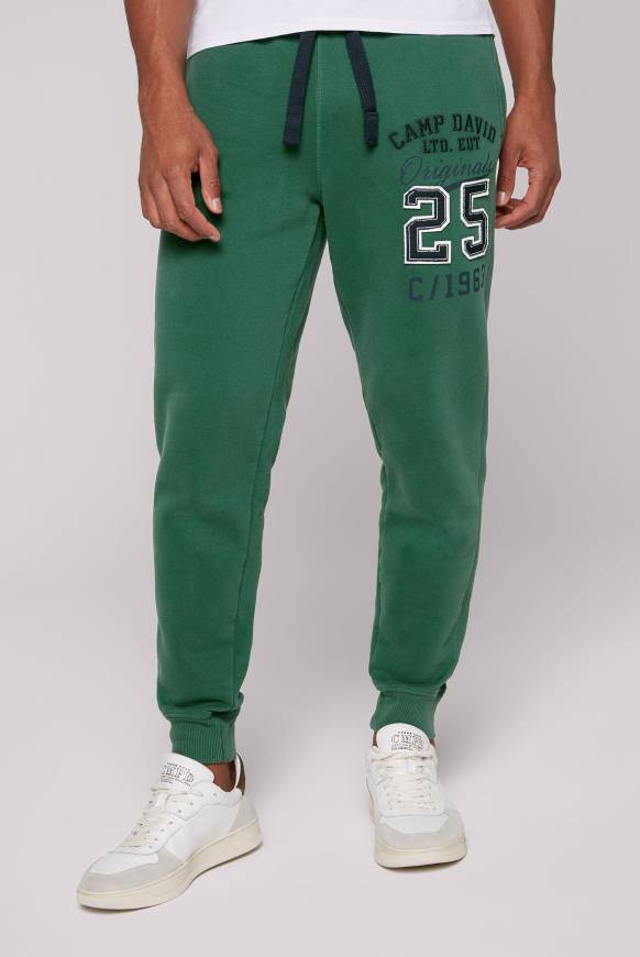 Soccx Jogginghose mit Retro-Artwork raw green Lagerräumung