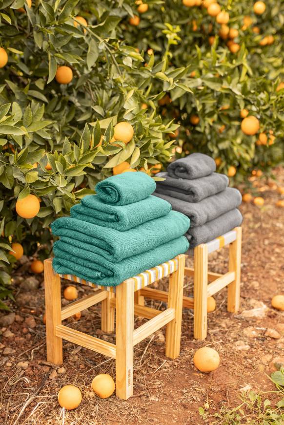 Soccx Saunahandtuch mit Logo-Saum 100 x 140 cm cool green Flash Sale