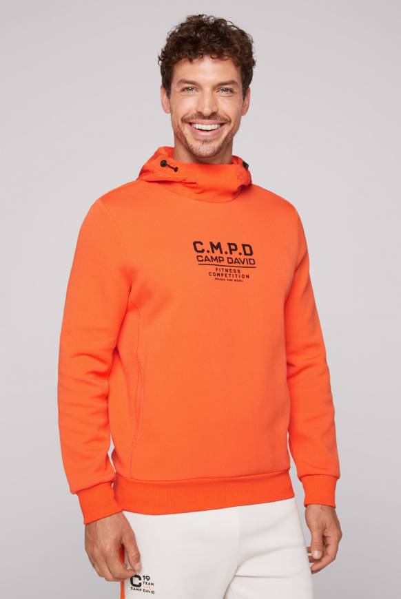Soccx Hoodie im Materialmix mit Artwork und Rückentasche signal orange Im Verkauf