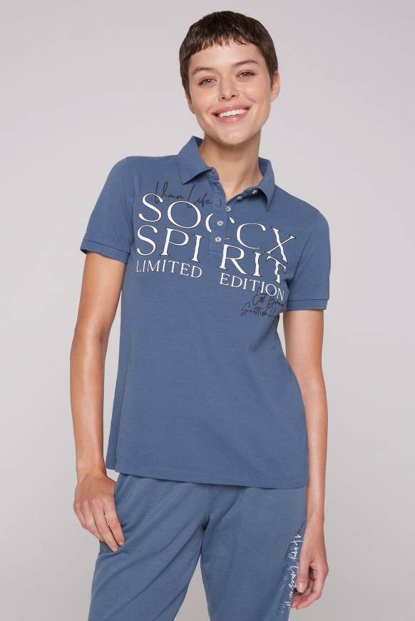 Soccx Kurzarmpolo aus Pikee mit Logo Print blue haze Fabrikpreis